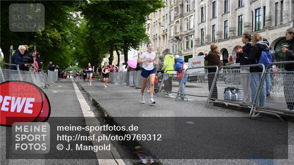 14.06.2026 - REWE Women's Run J. Mangold http://msf.ph/oto/9769312 14.06.2026 09:52:00 Ziel 10230, 10286, 10870, 11135 meine-sportfotos.de