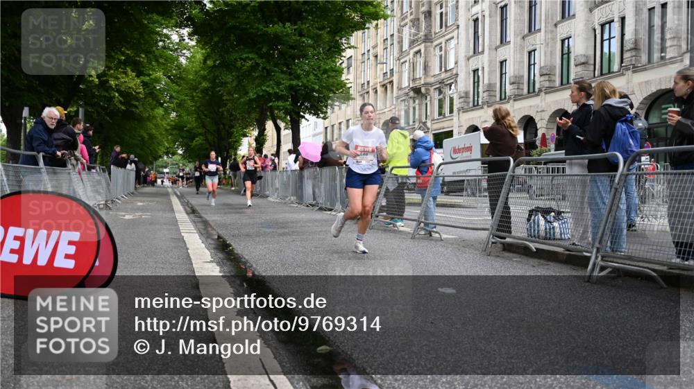 14.06.2026 - REWE Women's Run J. Mangold http://msf.ph/oto/9769314 14.06.2026 09:52:01 Ziel 10230, 10286, 10870, 11135 meine-sportfotos.de