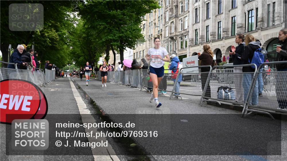 14.06.2026 - REWE Women's Run J. Mangold http://msf.ph/oto/9769316 14.06.2026 09:52:01 Ziel 10230, 10286, 10870, 11135 meine-sportfotos.de