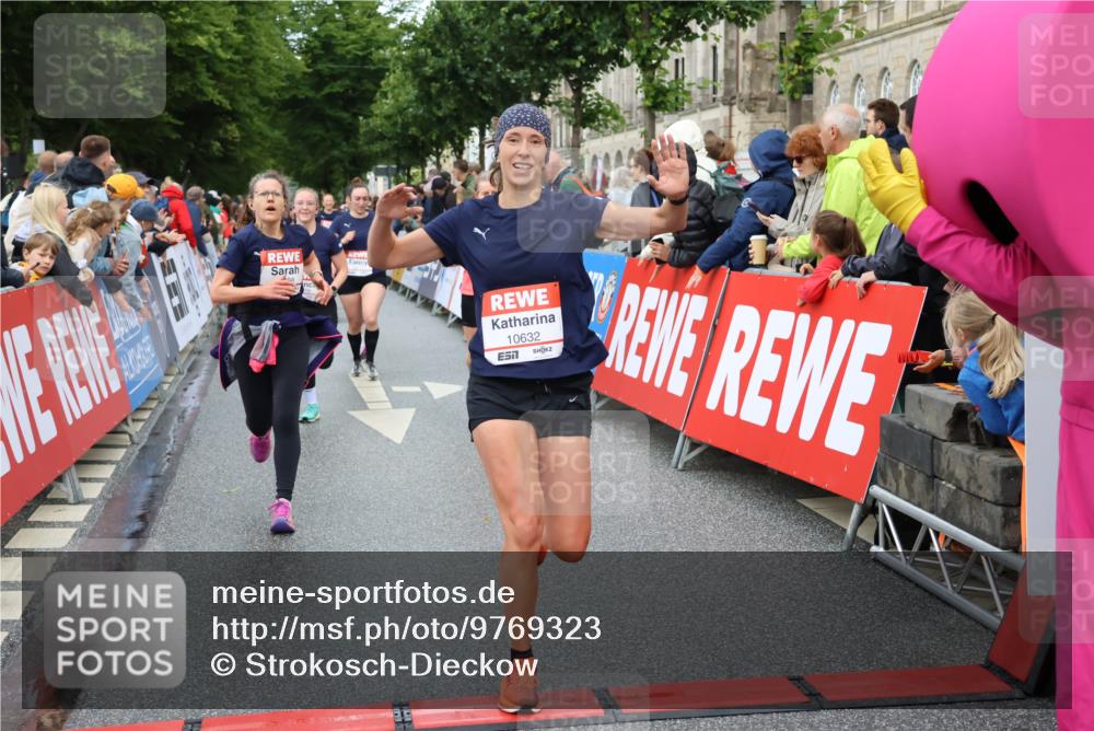 14.06.2026 - REWE Women's Run Strokosch-Dieckow http://msf.ph/oto/9769323 14.06.2026 09:53:49 Ziel 10062, 10097, 10103, 10478, 10632, 10871, 10914, 11014, 11051, 11468 meine-sportfotos.de