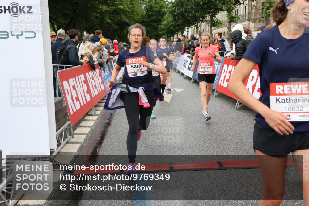 14.06.2026 - REWE Women's Run Strokosch-Dieckow http://msf.ph/oto/9769349 14.06.2026 09:53:50 Ziel 10062, 10097, 10103, 10478, 10632, 10871, 10896, 10914, 11014, 11051, 11468 meine-sportfotos.de