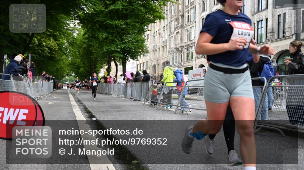 14.06.2026 - REWE Women's Run J. Mangold http://msf.ph/oto/9769352 14.06.2026 09:52:07 Ziel 10230, 10286, 10954, 11135 meine-sportfotos.de