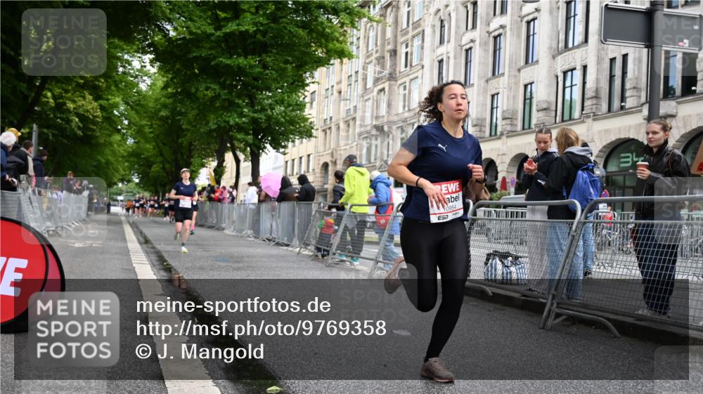 14.06.2026 - REWE Women's Run J. Mangold http://msf.ph/oto/9769358 14.06.2026 09:52:12 Ziel 10954, 11228, 11261 meine-sportfotos.de