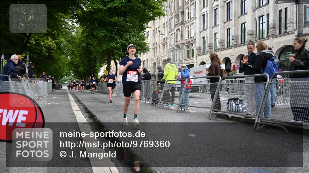 14.06.2026 - REWE Women's Run J. Mangold http://msf.ph/oto/9769360 14.06.2026 09:52:14 Ziel 10954, 11228, 11261 meine-sportfotos.de