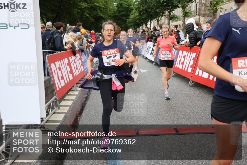 14.06.2026 - REWE Women's Run Strokosch-Dieckow http://msf.ph/oto/9769362 14.06.2026 09:53:50 Ziel 10062, 10097, 10103, 10478, 10632, 10871, 10896, 10914, 11014, 11051, 11468 meine-sportfotos.de