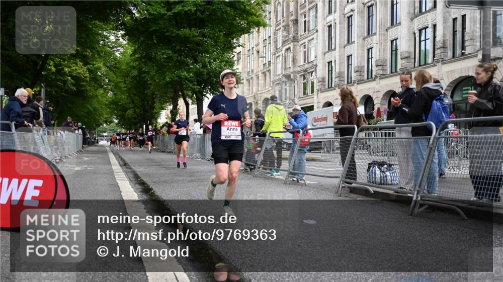 14.06.2026 - REWE Women's Run J. Mangold http://msf.ph/oto/9769363 14.06.2026 09:52:14 Ziel 10954, 11228, 11261 meine-sportfotos.de