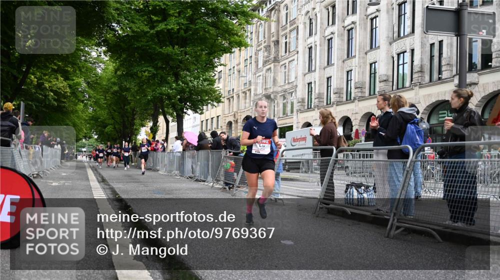 14.06.2026 - REWE Women's Run J. Mangold http://msf.ph/oto/9769367 14.06.2026 09:52:17 Ziel 11228, 11261 meine-sportfotos.de