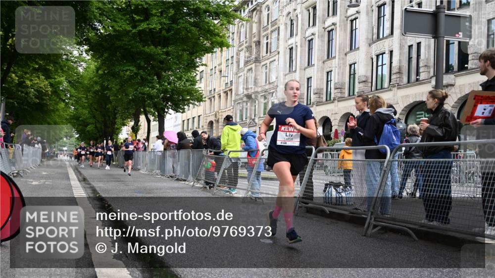 14.06.2026 - REWE Women's Run J. Mangold http://msf.ph/oto/9769373 14.06.2026 09:52:17 Ziel 11228, 11261 meine-sportfotos.de