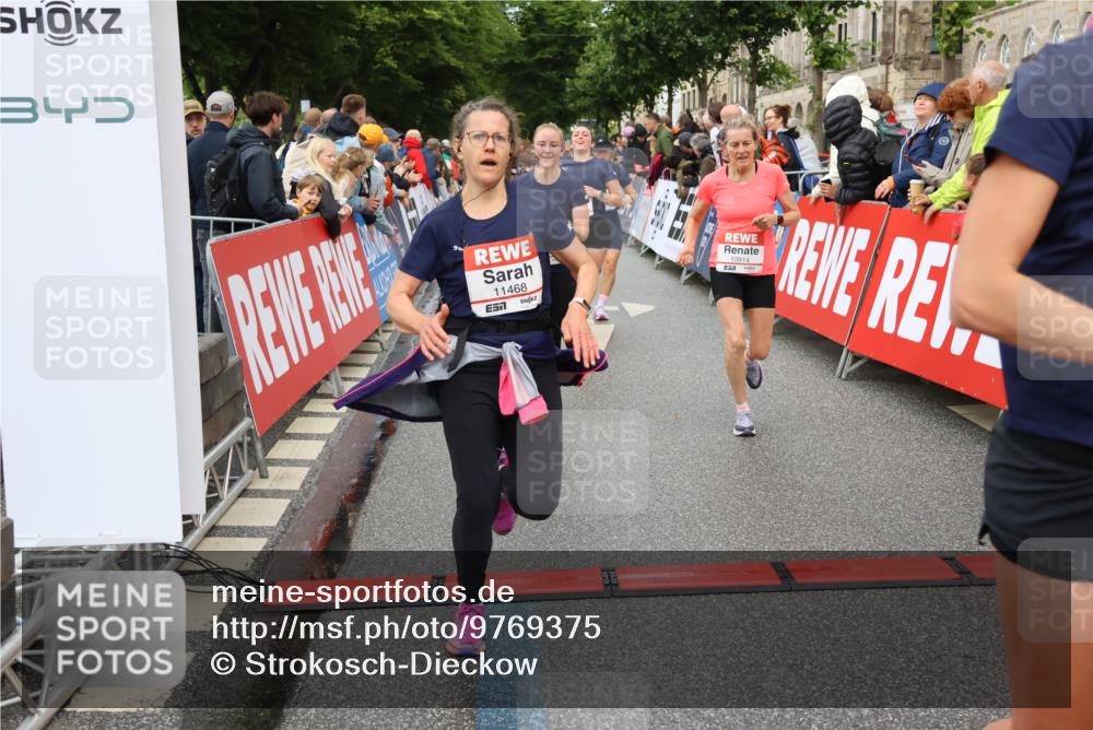14.06.2026 - REWE Women's Run Strokosch-Dieckow http://msf.ph/oto/9769375 14.06.2026 09:53:50 Ziel 10062, 10097, 10103, 10478, 10632, 10871, 10896, 10914, 11014, 11051, 11468 meine-sportfotos.de