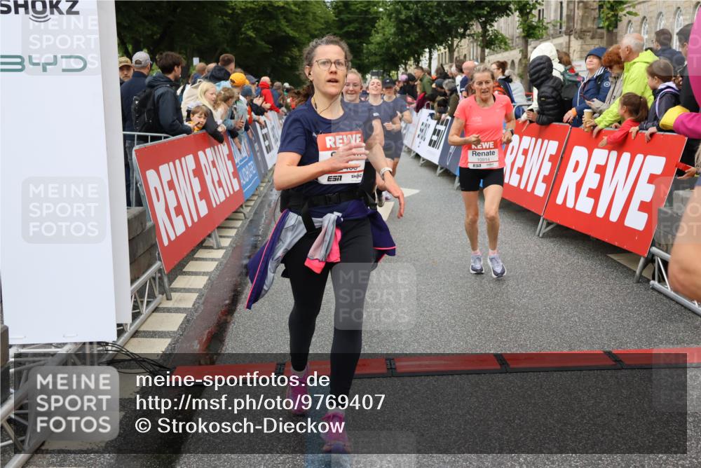 14.06.2026 - REWE Women's Run Strokosch-Dieckow http://msf.ph/oto/9769407 14.06.2026 09:53:50 Ziel 10062, 10097, 10103, 10478, 10632, 10871, 10896, 10914, 11014, 11051, 11468 meine-sportfotos.de