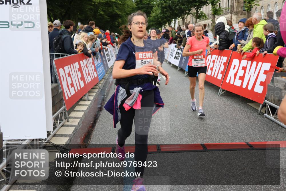 14.06.2026 - REWE Women's Run Strokosch-Dieckow http://msf.ph/oto/9769423 14.06.2026 09:53:50 Ziel 10062, 10097, 10103, 10478, 10632, 10871, 10896, 10914, 11014, 11051, 11468 meine-sportfotos.de