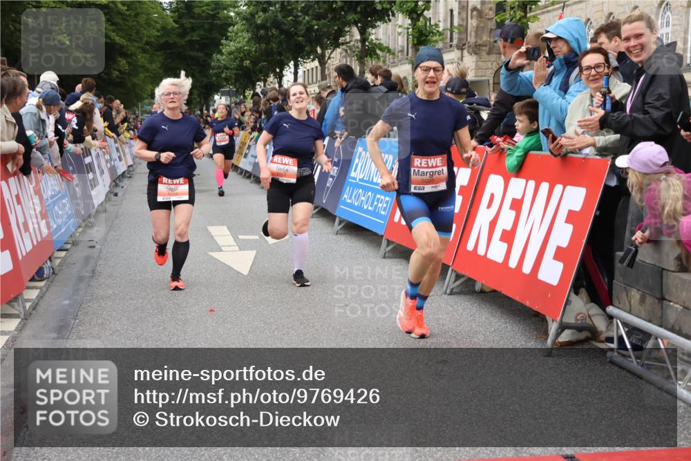 14.06.2026 - REWE Women's Run Strokosch-Dieckow http://msf.ph/oto/9769426 14.06.2026 10:59:19 Ziel 5095, 5595, 5675, 5731, 6011, 6020, 6054, 6056 meine-sportfotos.de