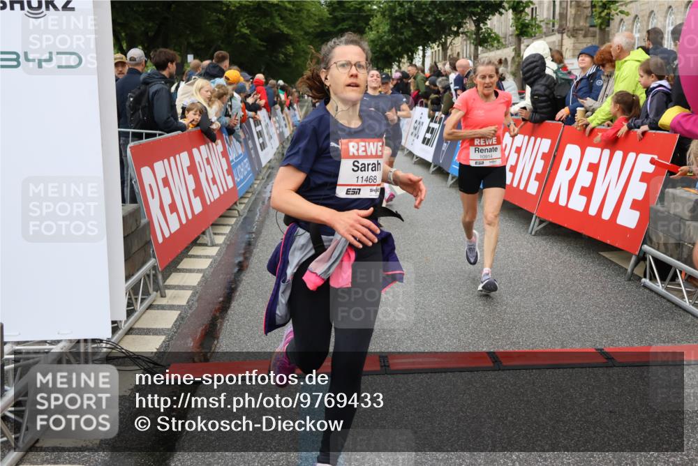 14.06.2026 - REWE Women's Run Strokosch-Dieckow http://msf.ph/oto/9769433 14.06.2026 09:53:50 Ziel 10062, 10097, 10103, 10478, 10632, 10871, 10896, 10914, 11014, 11051, 11468 meine-sportfotos.de