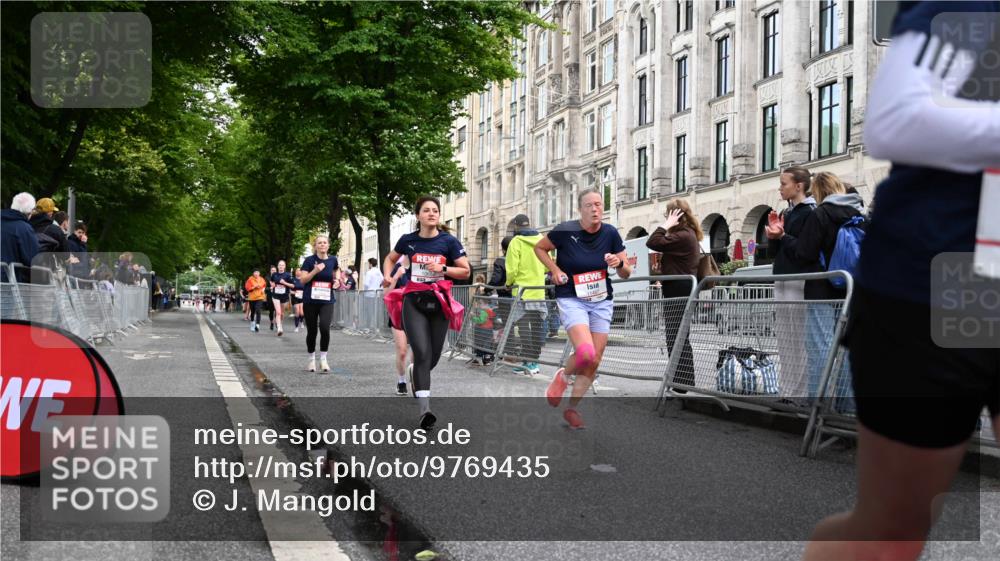 14.06.2026 - REWE Women's Run J. Mangold http://msf.ph/oto/9769435 14.06.2026 09:52:29 Ziel 10278, 10422, 10490, 10629, 10686, 10942, 11174, 11326, 11467, 11519 meine-sportfotos.de