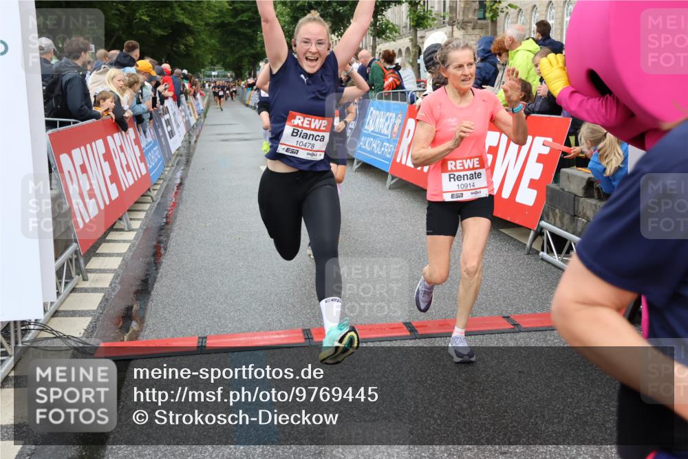 14.06.2026 - REWE Women's Run Strokosch-Dieckow http://msf.ph/oto/9769445 14.06.2026 09:53:51 Ziel 10062, 10097, 10103, 10478, 10632, 10871, 10896, 10914, 11014, 11051, 11468 meine-sportfotos.de