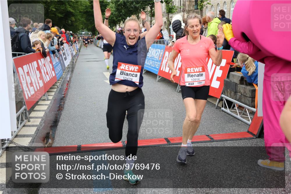 14.06.2026 - REWE Women's Run Strokosch-Dieckow http://msf.ph/oto/9769476 14.06.2026 09:53:51 Ziel 10062, 10097, 10103, 10478, 10632, 10871, 10896, 10914, 11014, 11051, 11468 meine-sportfotos.de