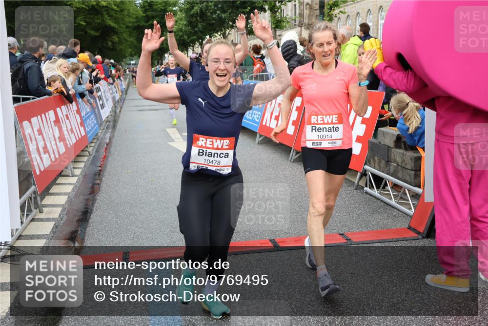 14.06.2026 - REWE Women's Run Strokosch-Dieckow http://msf.ph/oto/9769495 14.06.2026 09:53:51 Ziel 10062, 10097, 10103, 10478, 10632, 10871, 10896, 10914, 11014, 11051, 11468 meine-sportfotos.de