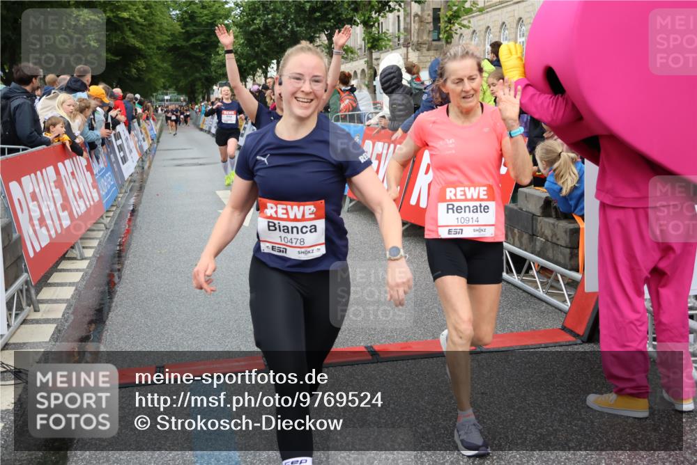 14.06.2026 - REWE Women's Run Strokosch-Dieckow http://msf.ph/oto/9769524 14.06.2026 09:53:51 Ziel 10062, 10097, 10103, 10478, 10632, 10871, 10896, 10914, 11014, 11051, 11468 meine-sportfotos.de