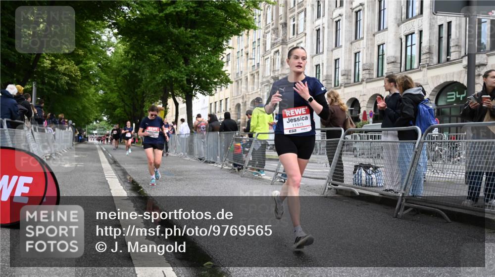 14.06.2026 - REWE Women's Run J. Mangold http://msf.ph/oto/9769565 14.06.2026 09:52:54 Ziel 10693, 10768, 10943, 11173, 11416, 11510 meine-sportfotos.de
