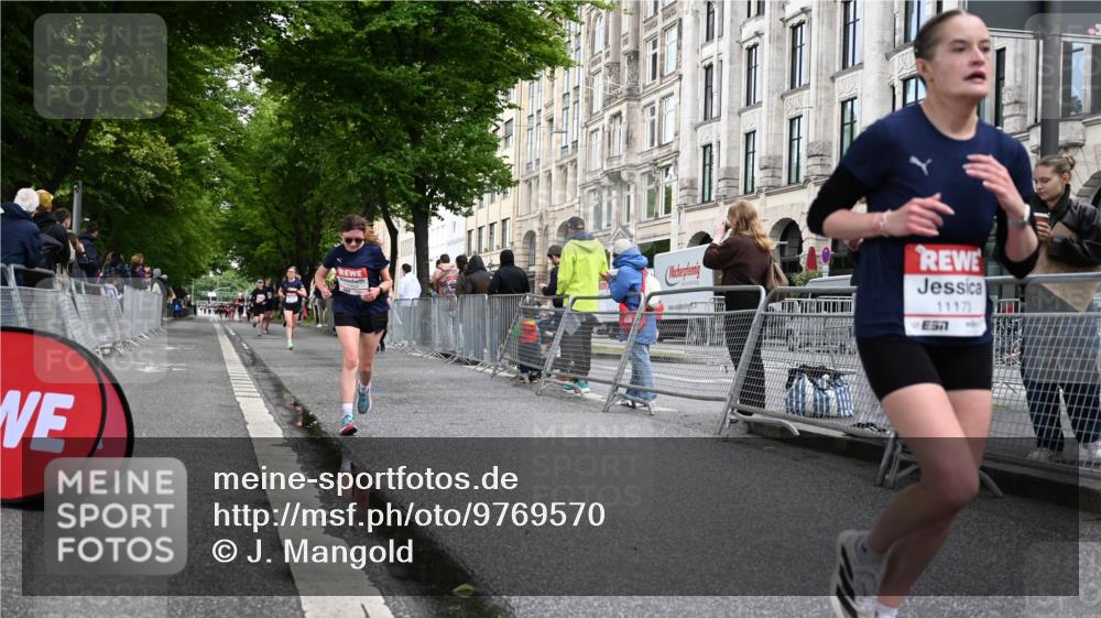14.06.2026 - REWE Women's Run J. Mangold http://msf.ph/oto/9769570 14.06.2026 09:52:54 Ziel 10693, 10768, 10943, 11173, 11416, 11510 meine-sportfotos.de