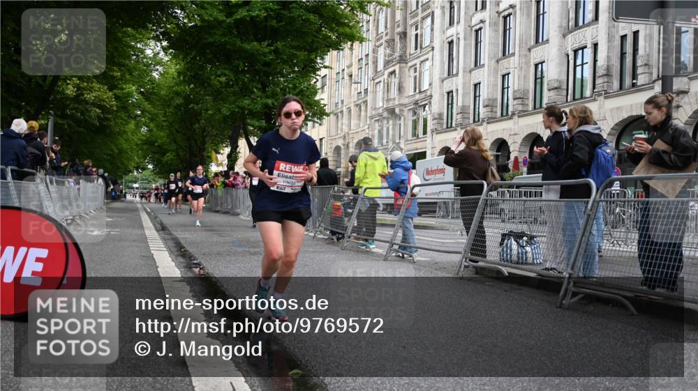14.06.2026 - REWE Women's Run J. Mangold http://msf.ph/oto/9769572 14.06.2026 09:52:55 Ziel 10693, 10768, 10943, 11173, 11212, 11416, 11510 meine-sportfotos.de