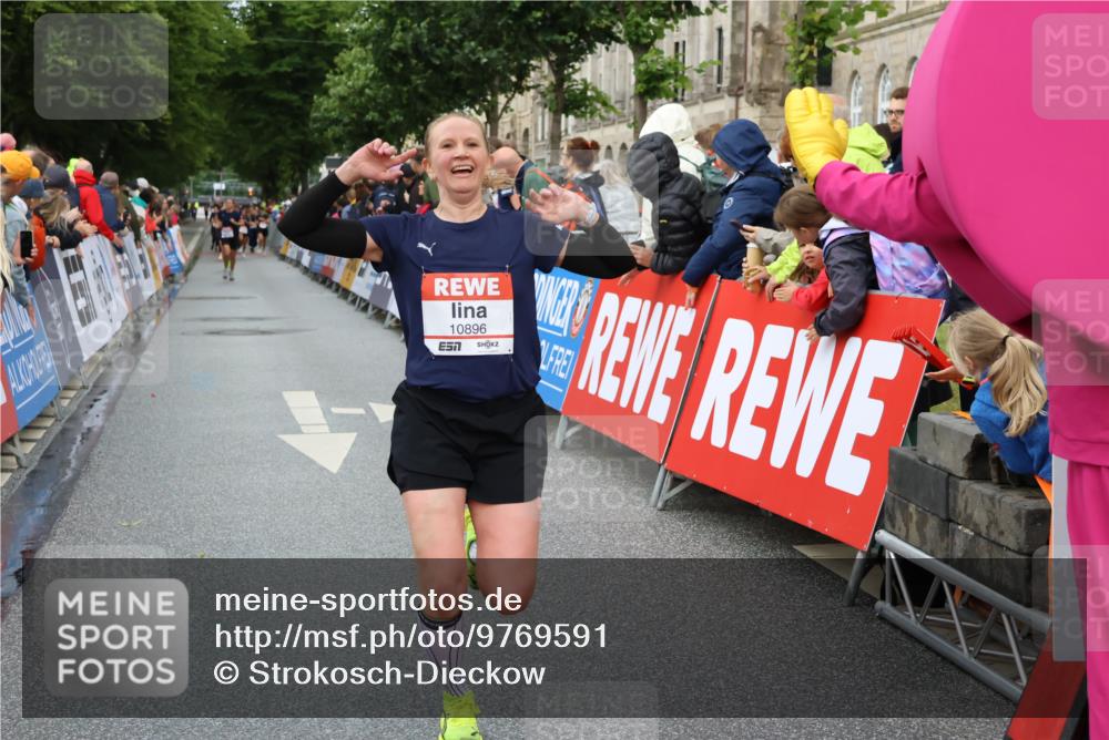 14.06.2026 - REWE Women's Run Strokosch-Dieckow http://msf.ph/oto/9769591 14.06.2026 09:53:54 Ziel 10103, 10478, 10632, 10871, 10896, 10914, 11014, 11468 meine-sportfotos.de