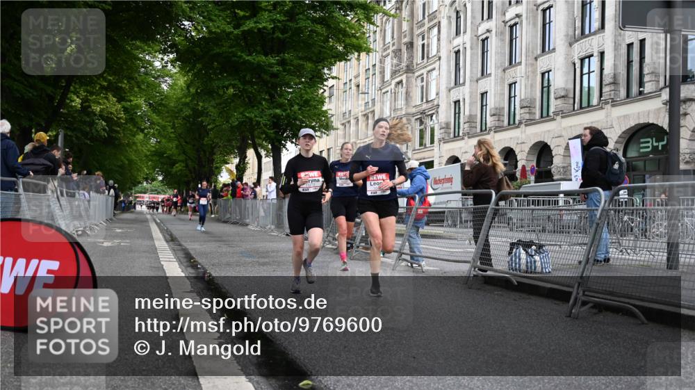14.06.2026 - REWE Women's Run J. Mangold http://msf.ph/oto/9769600 14.06.2026 09:53:02 Ziel 10107, 10424, 10768, 11212, 11272 meine-sportfotos.de
