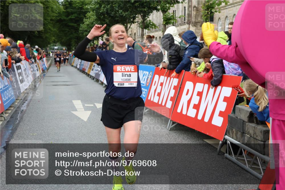 14.06.2026 - REWE Women's Run Strokosch-Dieckow http://msf.ph/oto/9769608 14.06.2026 09:53:54 Ziel 10103, 10478, 10632, 10871, 10896, 10914, 11014, 11468 meine-sportfotos.de