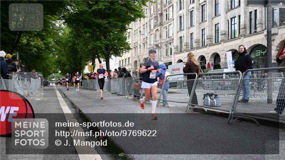 14.06.2026 - REWE Women's Run J. Mangold http://msf.ph/oto/9769622 14.06.2026 09:53:13 Ziel 10794, 10952, 11289 meine-sportfotos.de