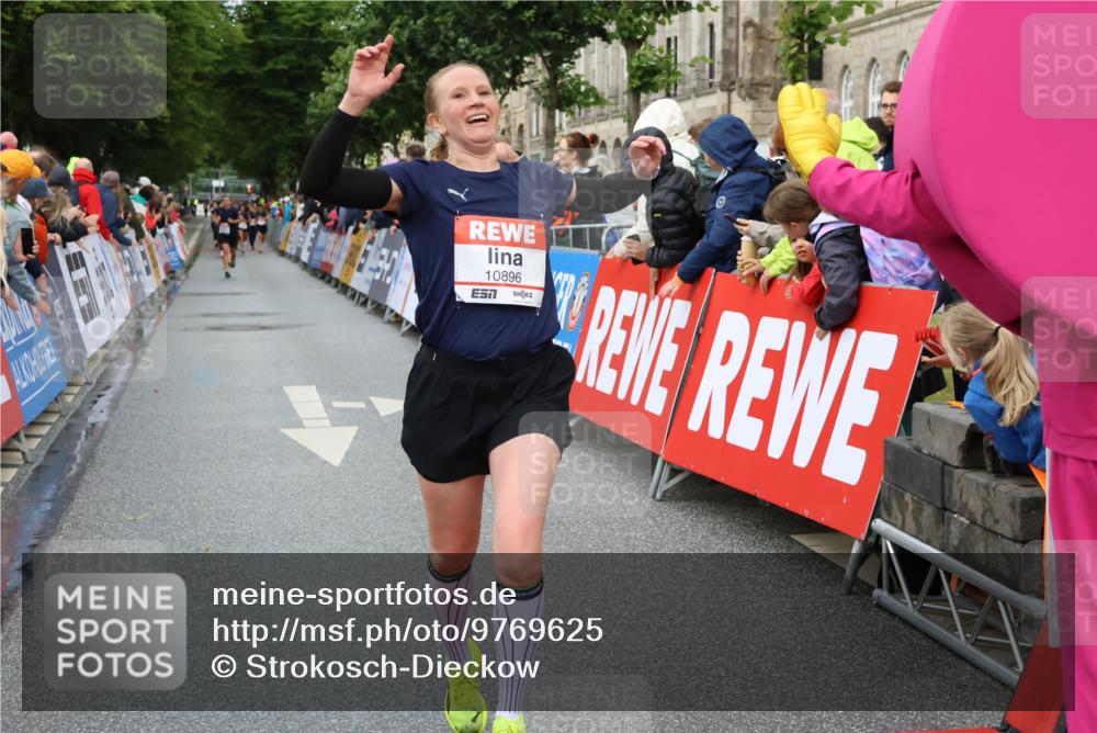 14.06.2026 - REWE Women's Run Strokosch-Dieckow http://msf.ph/oto/9769625 14.06.2026 09:53:54 Ziel 10103, 10478, 10632, 10871, 10896, 10914, 11014, 11468 meine-sportfotos.de