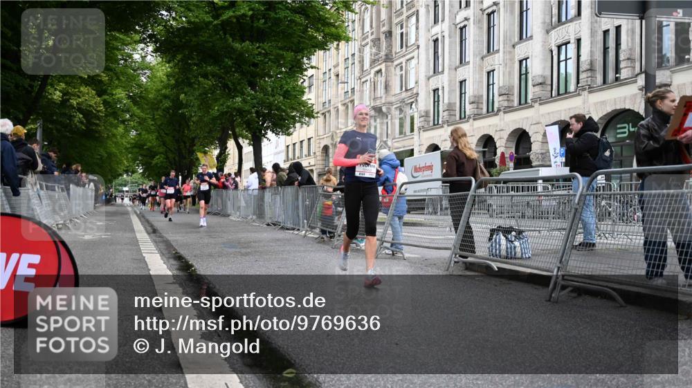 14.06.2026 - REWE Women's Run J. Mangold http://msf.ph/oto/9769636 14.06.2026 09:53:15 Ziel 10794, 10952, 11051 meine-sportfotos.de