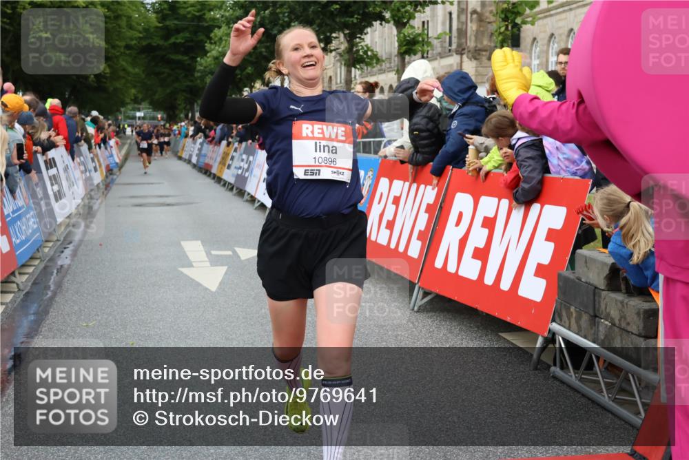 14.06.2026 - REWE Women's Run Strokosch-Dieckow http://msf.ph/oto/9769641 14.06.2026 09:53:54 Ziel 10103, 10478, 10632, 10871, 10896, 10914, 11014, 11468 meine-sportfotos.de