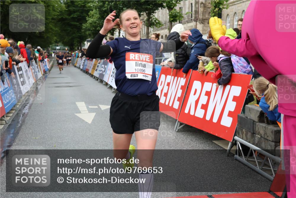 14.06.2026 - REWE Women's Run Strokosch-Dieckow http://msf.ph/oto/9769653 14.06.2026 09:53:54 Ziel 10103, 10478, 10632, 10871, 10896, 10914, 11014, 11468 meine-sportfotos.de