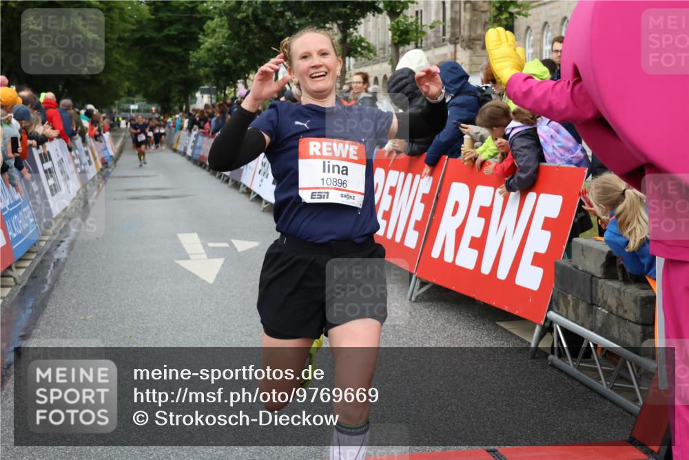 14.06.2026 - REWE Women's Run Strokosch-Dieckow http://msf.ph/oto/9769669 14.06.2026 09:53:54 Ziel 10103, 10478, 10632, 10871, 10896, 10914, 11014, 11468 meine-sportfotos.de