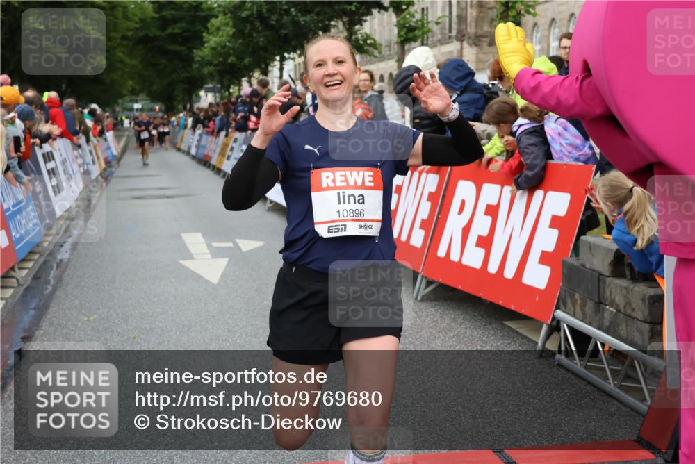 14.06.2026 - REWE Women's Run Strokosch-Dieckow http://msf.ph/oto/9769680 14.06.2026 09:53:54 Ziel 10103, 10478, 10632, 10871, 10896, 10914, 11014, 11468 meine-sportfotos.de
