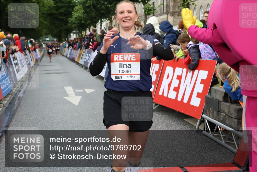 14.06.2026 - REWE Women's Run Strokosch-Dieckow http://msf.ph/oto/9769702 14.06.2026 09:53:55 Ziel 10478, 10632, 10871, 10896, 10914, 11014, 11468 meine-sportfotos.de