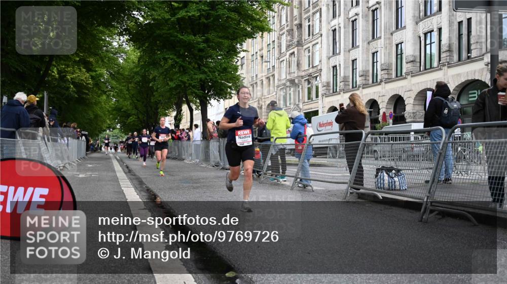 14.06.2026 - REWE Women's Run J. Mangold http://msf.ph/oto/9769726 14.06.2026 09:53:42 Ziel 10847, 11184, 11315 meine-sportfotos.de