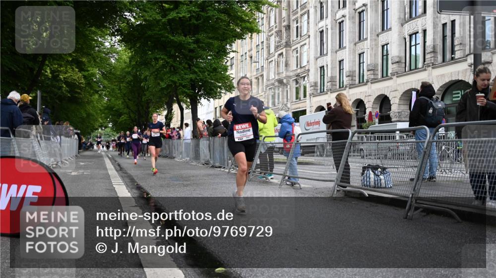 14.06.2026 - REWE Women's Run J. Mangold http://msf.ph/oto/9769729 14.06.2026 09:53:42 Ziel 10847, 11184, 11315 meine-sportfotos.de