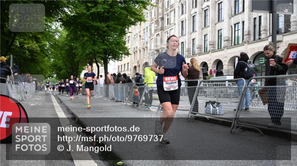 14.06.2026 - REWE Women's Run J. Mangold http://msf.ph/oto/9769737 14.06.2026 09:53:43 Ziel 10236, 10847, 11184, 11315 meine-sportfotos.de