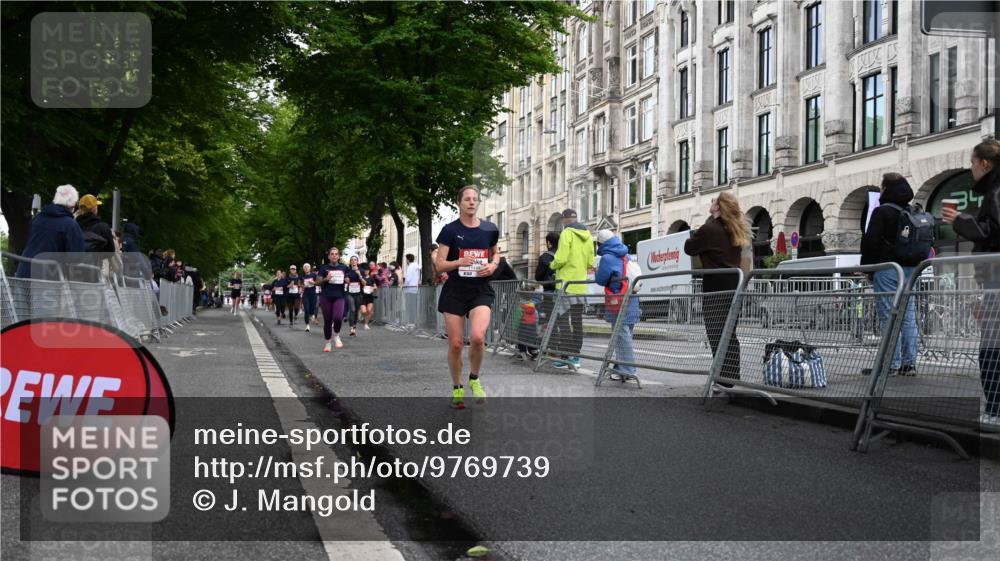14.06.2026 - REWE Women's Run J. Mangold http://msf.ph/oto/9769739 14.06.2026 09:53:44 Ziel 10236, 10847, 11184, 11315, 11389 meine-sportfotos.de