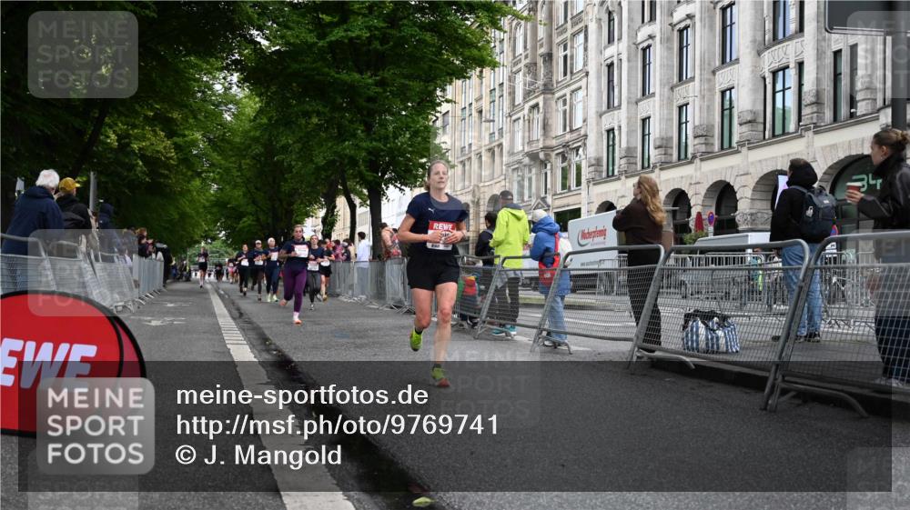 14.06.2026 - REWE Women's Run J. Mangold http://msf.ph/oto/9769741 14.06.2026 09:53:44 Ziel 10236, 10847, 11184, 11315, 11389 meine-sportfotos.de
