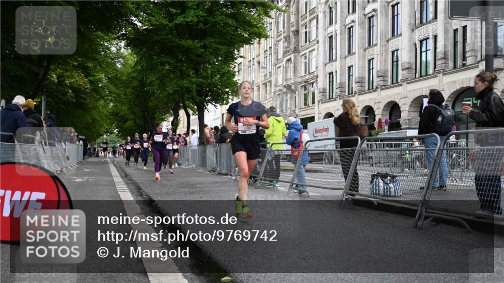14.06.2026 - REWE Women's Run J. Mangold http://msf.ph/oto/9769742 14.06.2026 09:53:45 Ziel 10236, 10783, 10847, 11184, 11315, 11389, 11429 meine-sportfotos.de