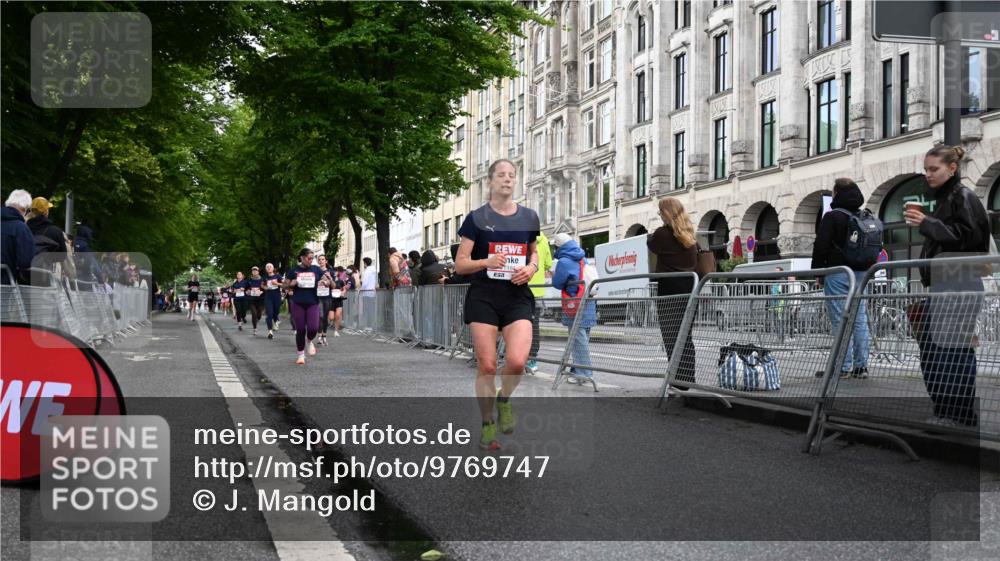 14.06.2026 - REWE Women's Run J. Mangold http://msf.ph/oto/9769747 14.06.2026 09:53:45 Ziel 10236, 10783, 10847, 11184, 11315, 11389, 11429 meine-sportfotos.de