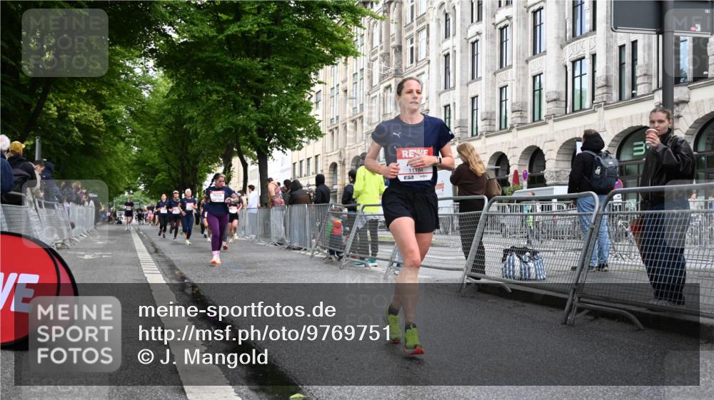 14.06.2026 - REWE Women's Run J. Mangold http://msf.ph/oto/9769751 14.06.2026 09:53:45 Ziel 10236, 10783, 10847, 11184, 11315, 11389, 11429 meine-sportfotos.de
