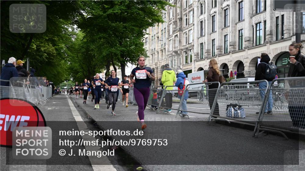 14.06.2026 - REWE Women's Run J. Mangold http://msf.ph/oto/9769753 14.06.2026 09:53:48 Ziel 10236, 10334, 10778, 10783, 11049, 11050, 11184, 11315, 11387, 11389, 11429, 11433 meine-sportfotos.de