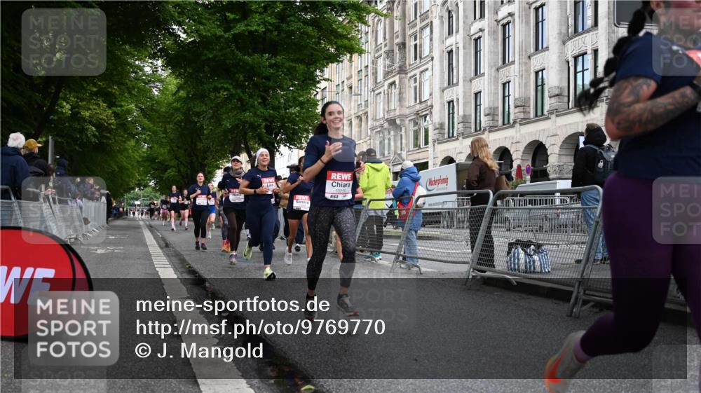 14.06.2026 - REWE Women's Run J. Mangold http://msf.ph/oto/9769770 14.06.2026 09:53:49 Ziel 10236, 10334, 10356, 10363, 10778, 10783, 11049, 11050, 11184, 11315, 11387, 11389, 11429, 11433 meine-sportfotos.de