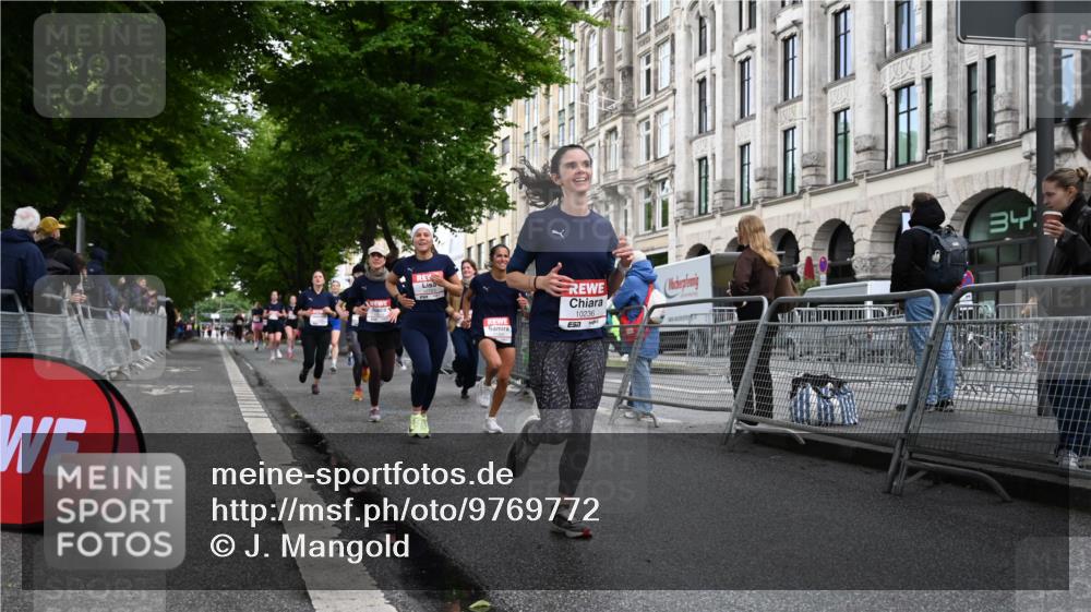14.06.2026 - REWE Women's Run J. Mangold http://msf.ph/oto/9769772 14.06.2026 09:53:49 Ziel 10236, 10334, 10356, 10363, 10778, 10783, 11049, 11050, 11184, 11315, 11387, 11389, 11429, 11433 meine-sportfotos.de