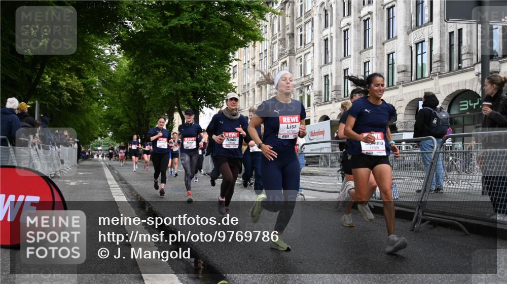 14.06.2026 - REWE Women's Run J. Mangold http://msf.ph/oto/9769786 14.06.2026 09:53:51 Ziel 10236, 10334, 10356, 10363, 10434, 10778, 10783, 11049, 11050, 11315, 11387, 11389, 11429, 11433, 11502 meine-sportfotos.de