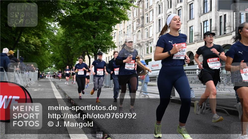14.06.2026 - REWE Women's Run J. Mangold http://msf.ph/oto/9769792 14.06.2026 09:53:51 Ziel 10236, 10334, 10356, 10363, 10434, 10778, 10783, 11049, 11050, 11315, 11387, 11389, 11429, 11433, 11502 meine-sportfotos.de