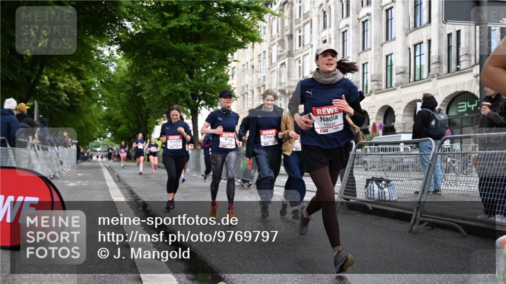 14.06.2026 - REWE Women's Run J. Mangold http://msf.ph/oto/9769797 14.06.2026 09:53:52 Ziel 10236, 10334, 10356, 10363, 10434, 10778, 10783, 11049, 11050, 11315, 11387, 11389, 11395, 11429, 11433, 11502 meine-sportfotos.de